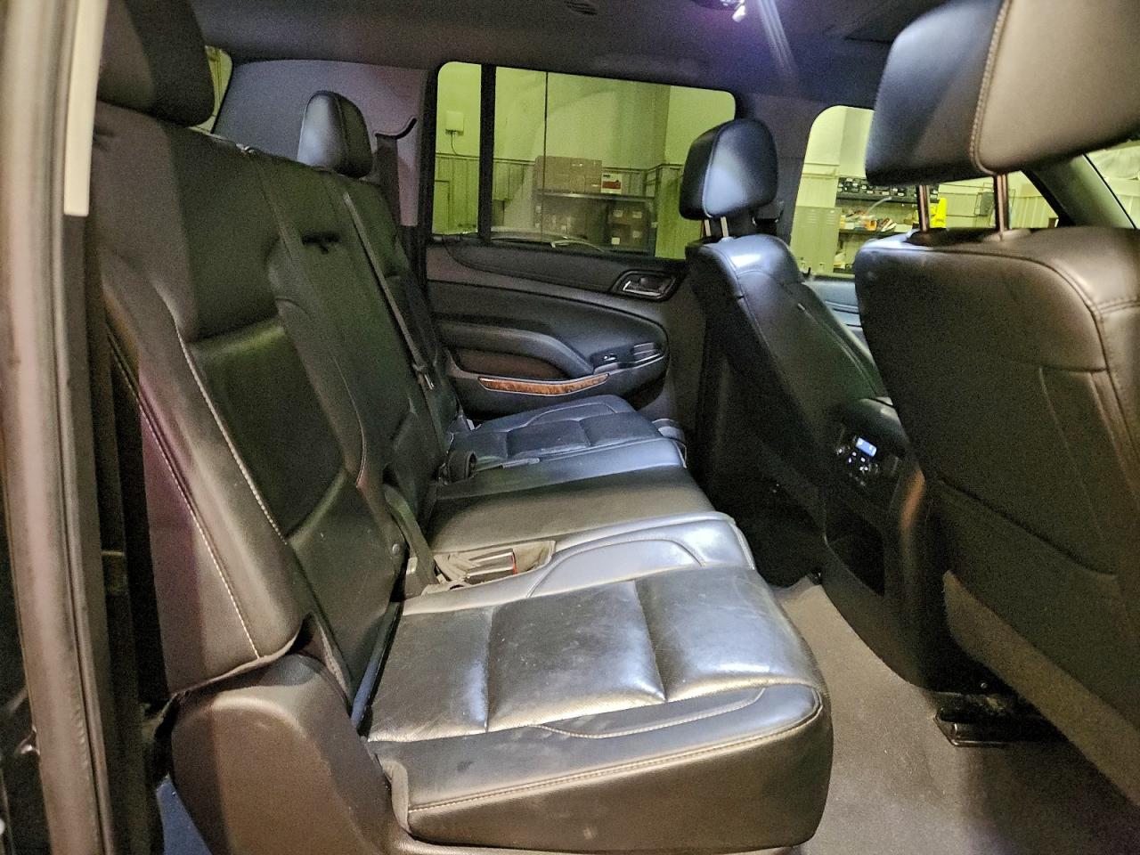 Chevrolet Suburban K1500 Premier Image 9