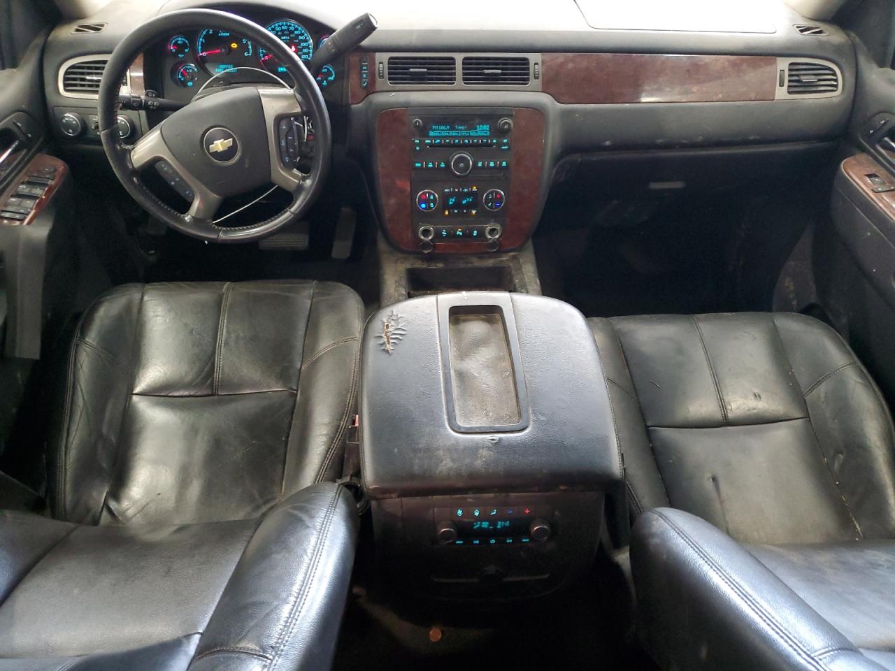 Chevrolet Suburban K1500 Lt Image 6