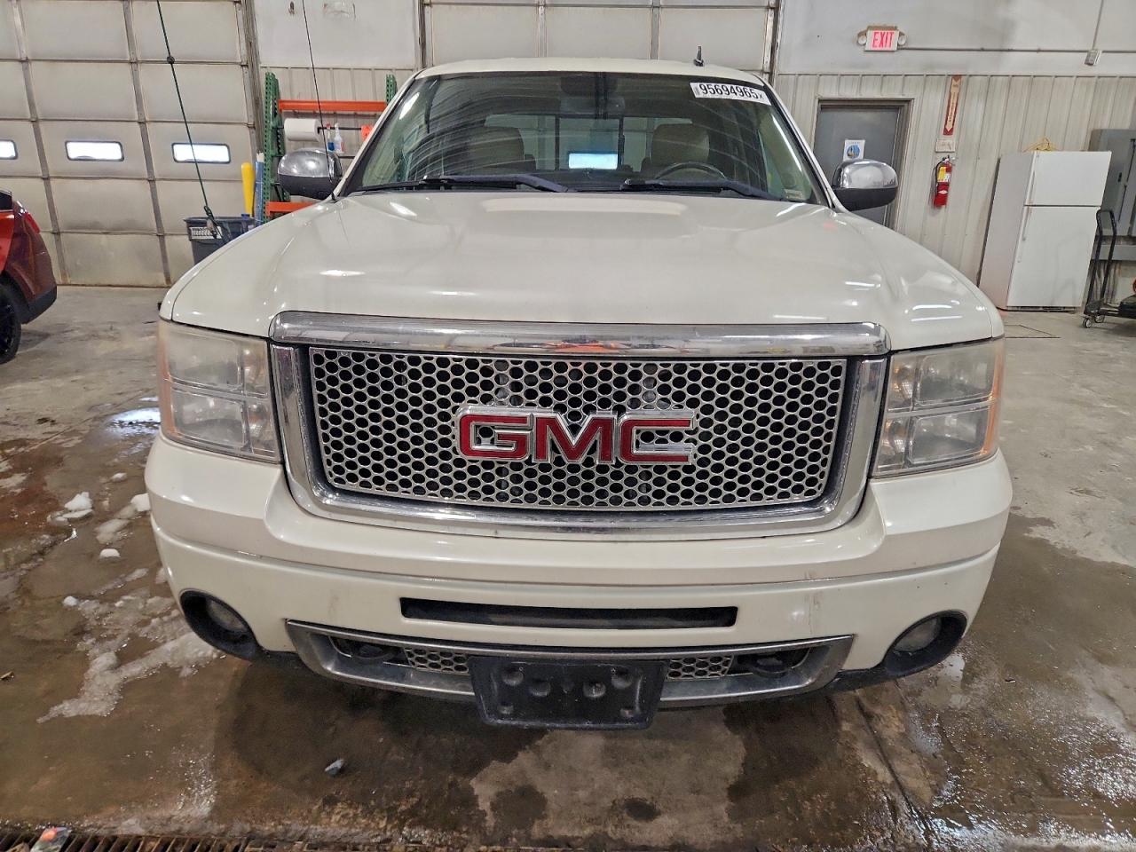 GMC Sierra K1500 Denali Image 10