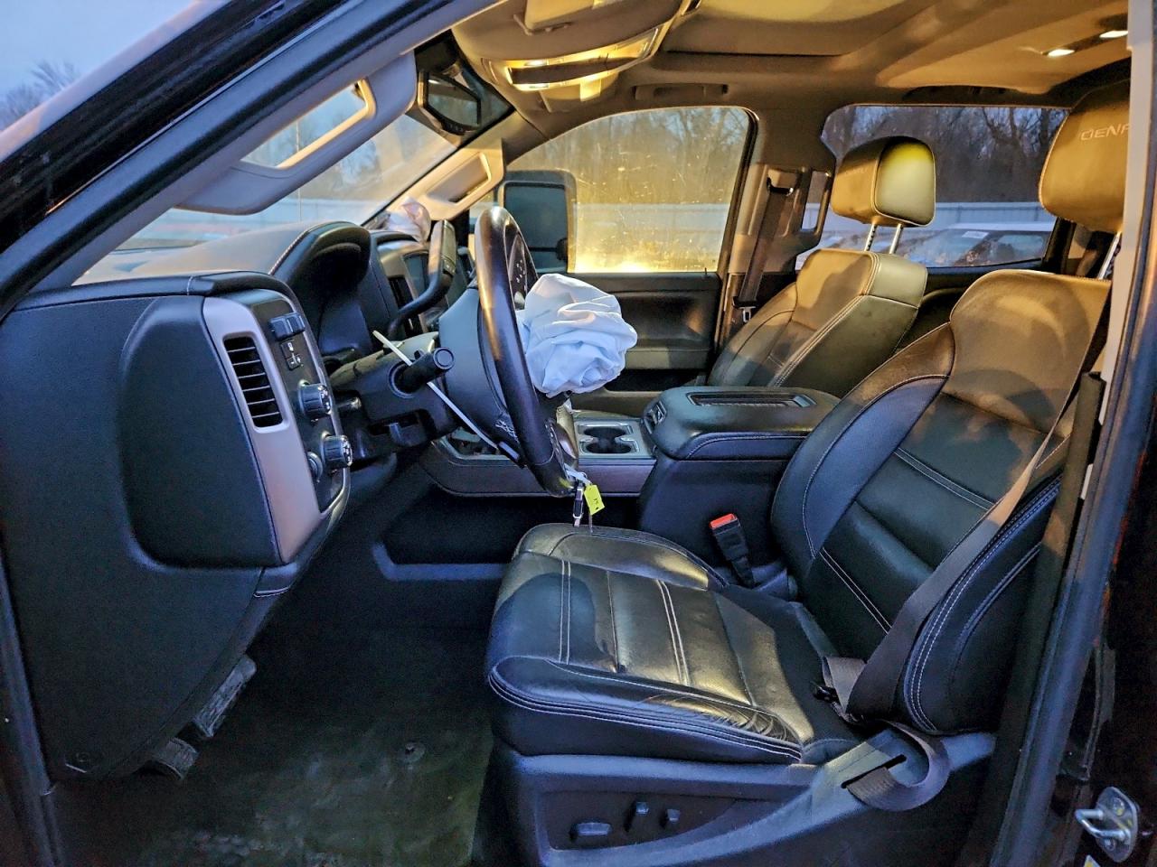 GMC Sierra K2500 Denali Image 8