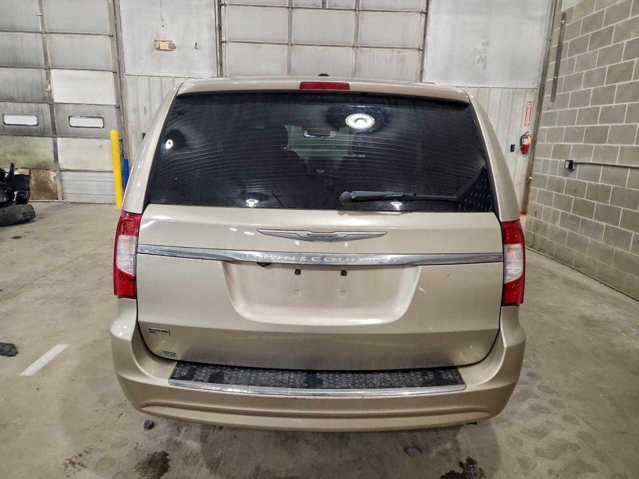 Chrysler Minivan Touring Image 13