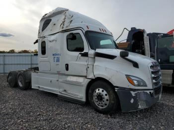  Salvage Freightliner Cascadia 1