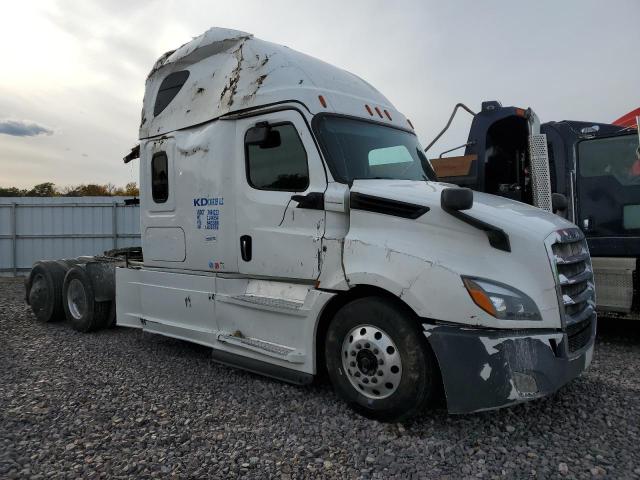  Salvage Freightliner Cascadia 1