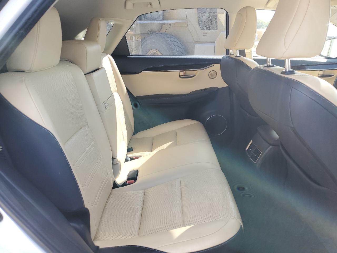 Lexus NX 200t Image 12