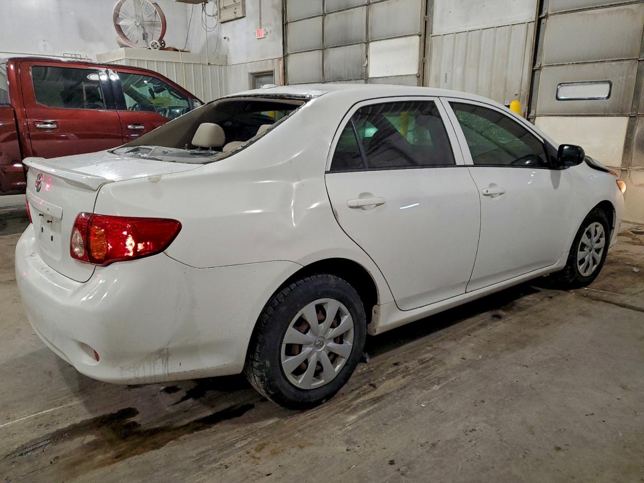 Toyota Corolla Base Image 9