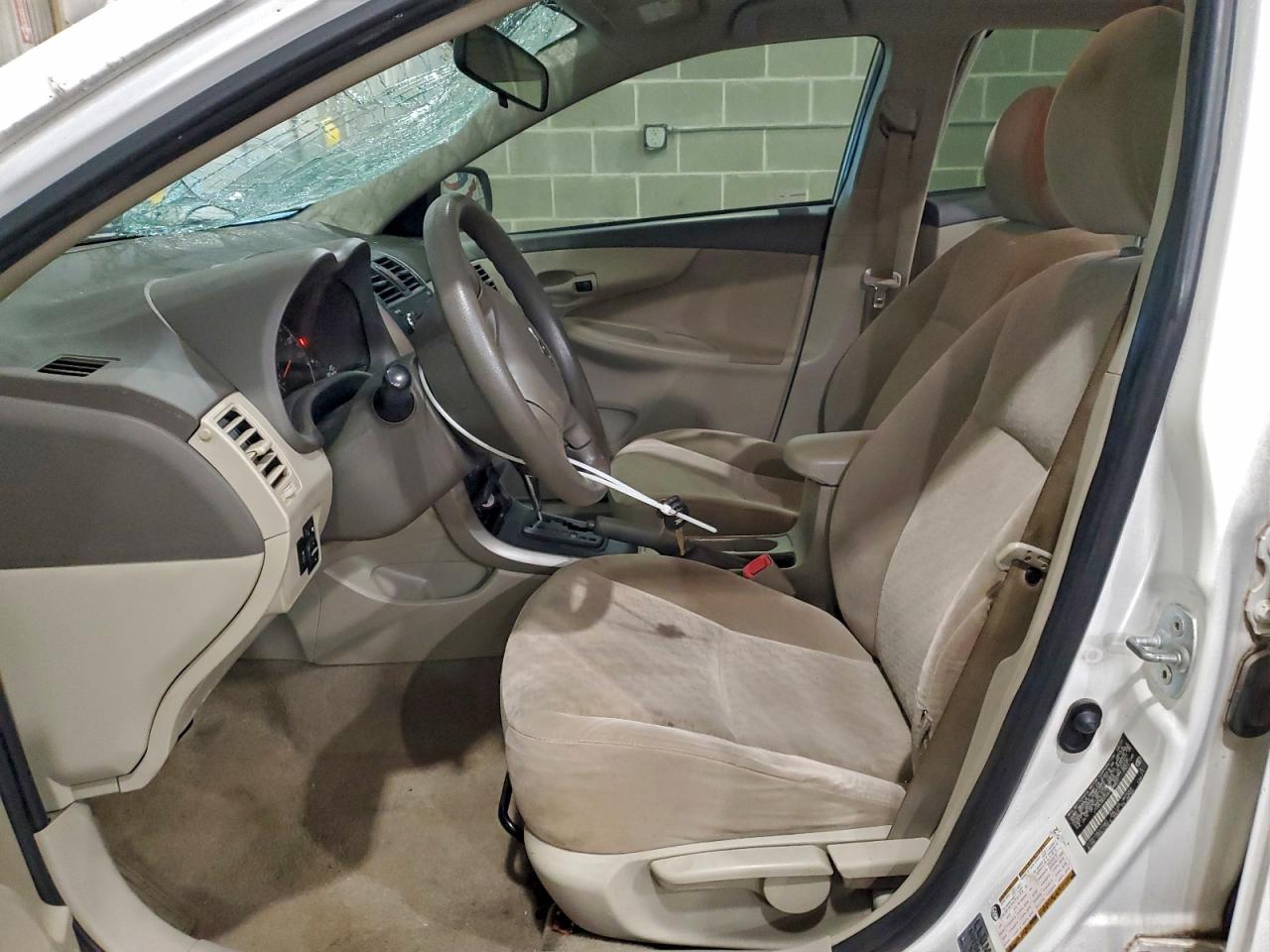 Toyota Corolla Base Image 5