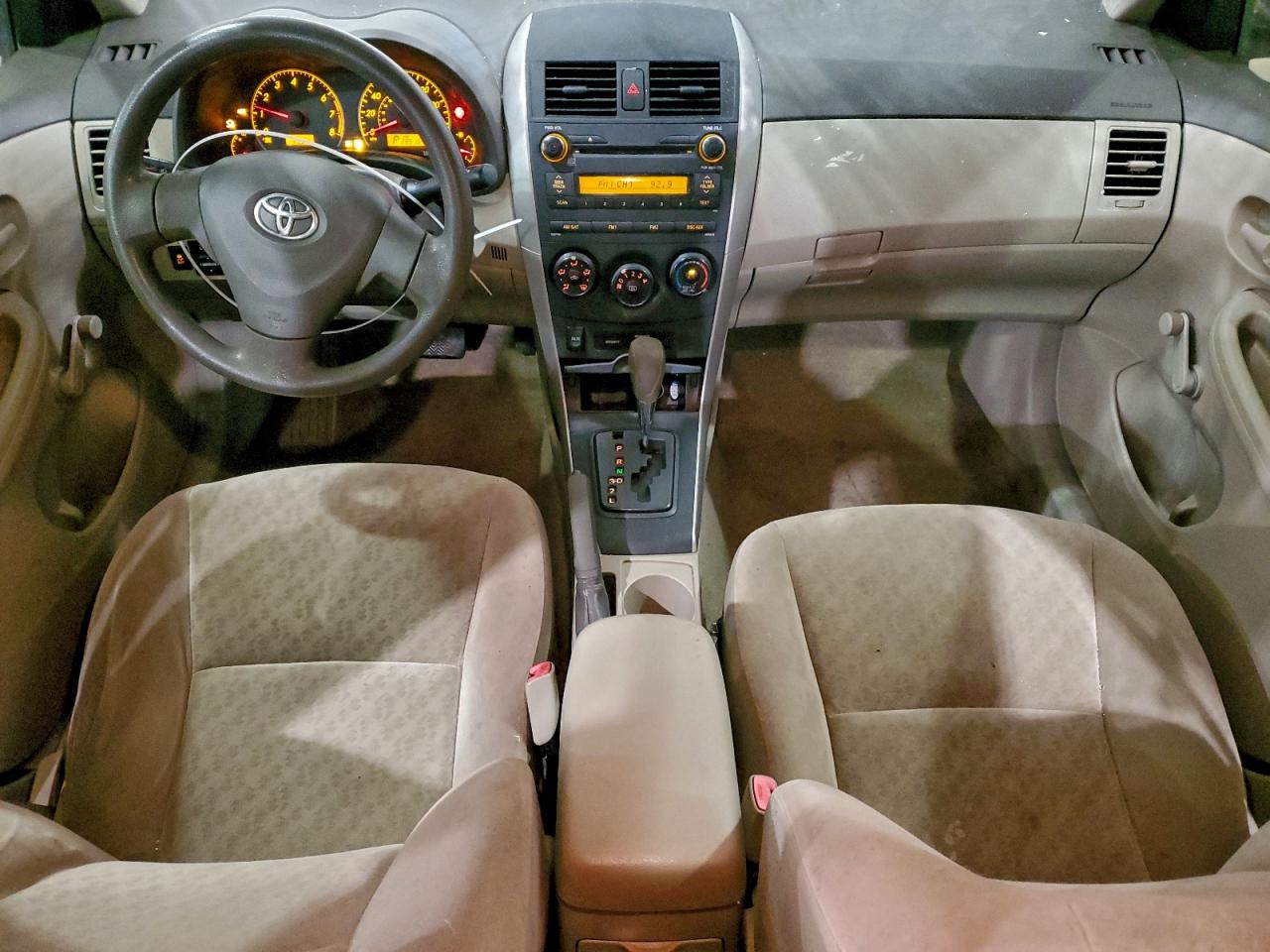 Toyota Corolla Base Image 7