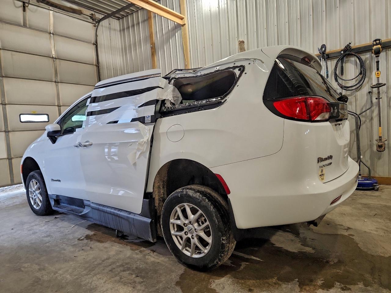 Chrysler Minivan Lx Image 2