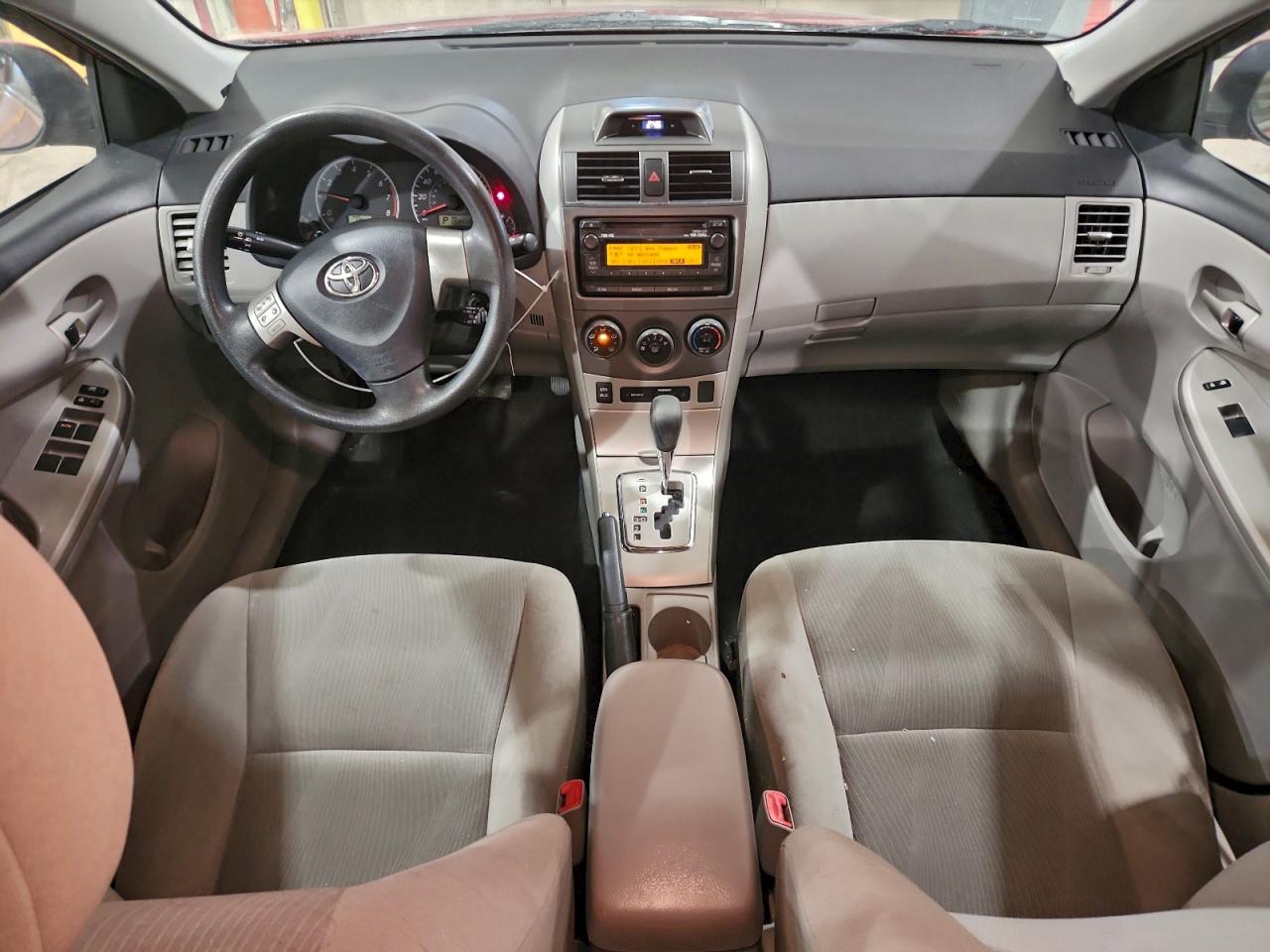 Toyota Corolla Base Image 6