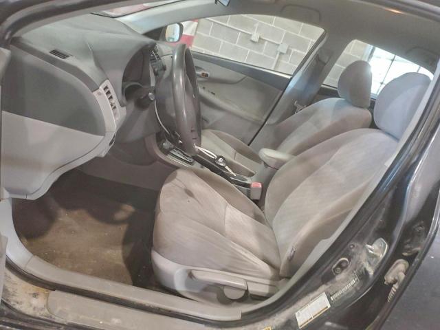 Toyota Corolla Base Image 9