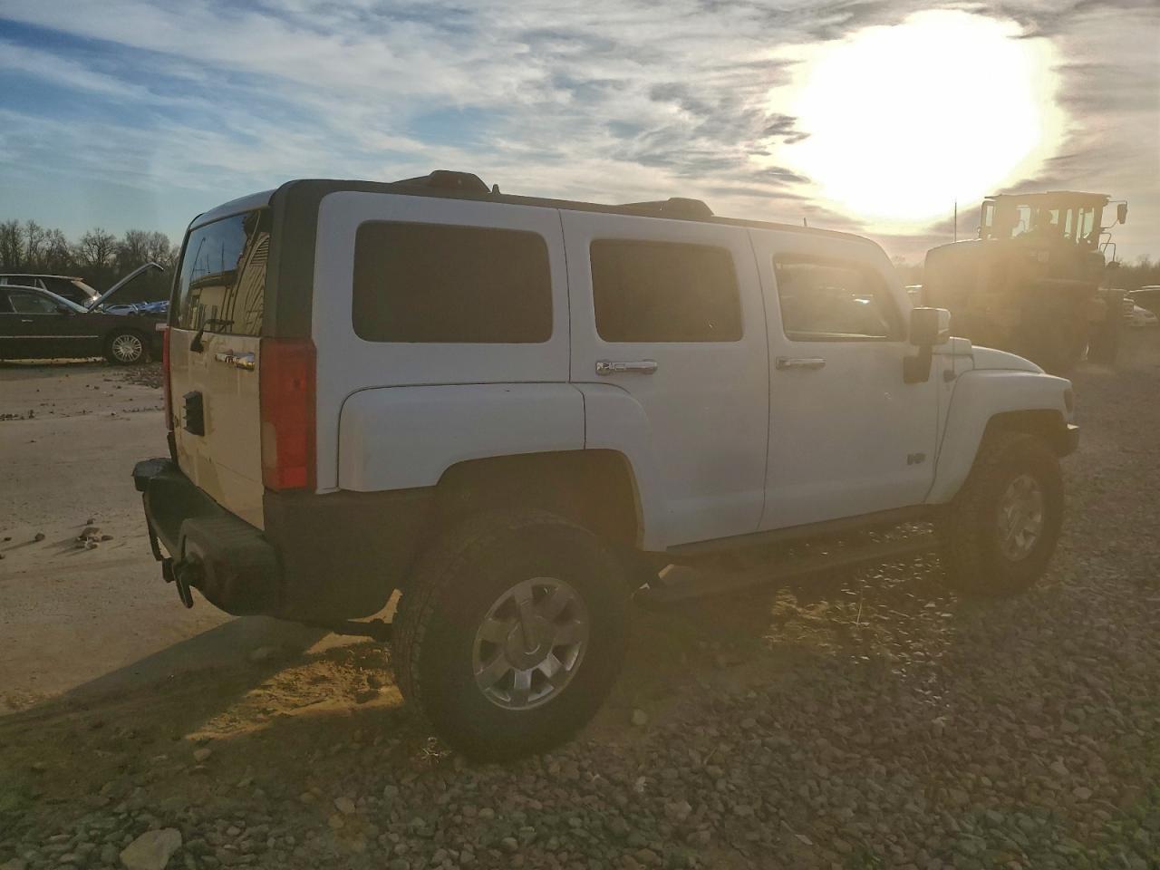 HUMMER H3 Image 2