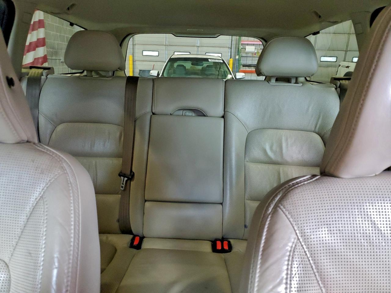 Volvo XC70 T6 Image 9